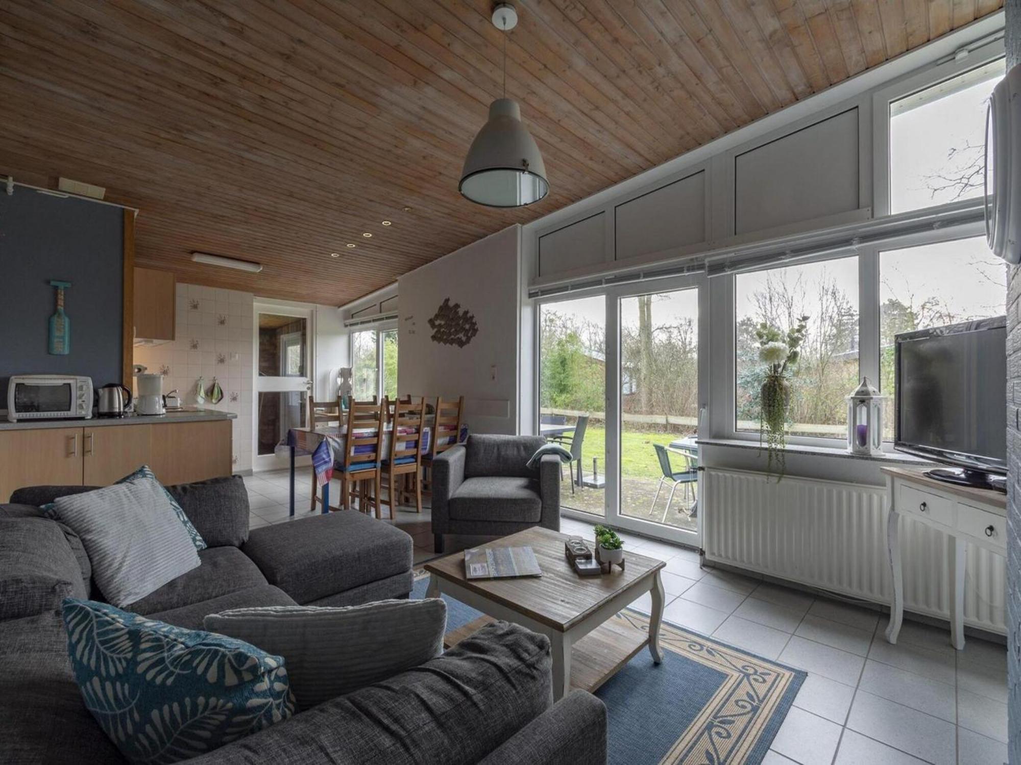 Stylish Beachside Bungalow With Patio Sint Maartensvlotbrug ภายนอก รูปภาพ