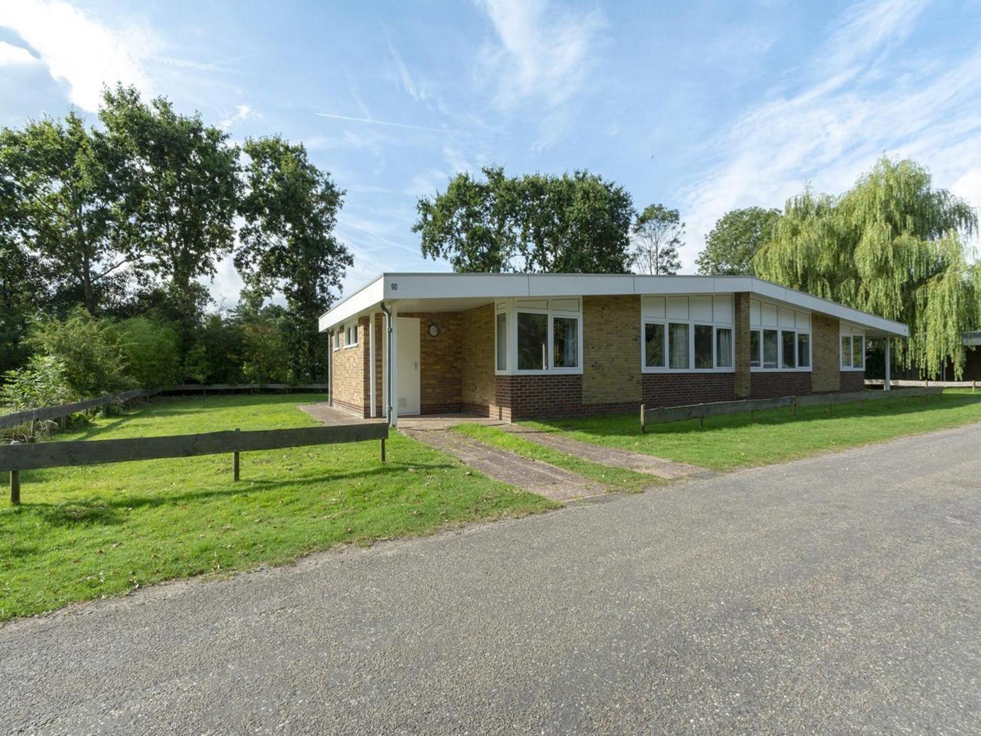 Stylish Beachside Bungalow With Patio Sint Maartensvlotbrug ภายนอก รูปภาพ